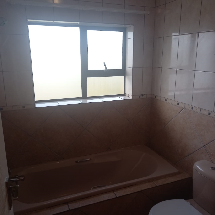 To Let 3 Bedroom Property for Rent in Reebok Western Cape